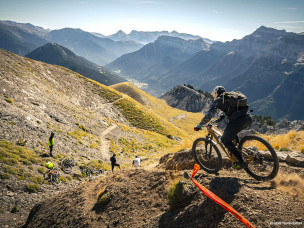 Authentique enduro VTT, Mountain Bike, E-Bike, à vue dans les Pyrénées