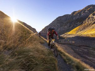 Authentique enduro VTT, Mountain Bike, E-Bike, à vue dans les Pyrénées