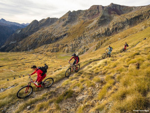 Authentique enduro VTT, Mountain Bike, E-Bike, à vue dans les Pyrénées
