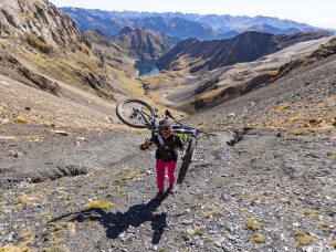 Authentique enduro VTT, Mountain Bike, E-Bike, à vue dans les Pyrénées