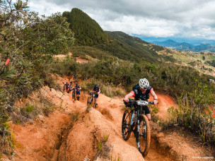 Un raid multisport en Equateur c'est Huairasinchi une course d'orientation et d'aventures au programme : VTT, trekking, escalade, kayak... La course fait partie du Championnat du Monde d'aventures Multisports.