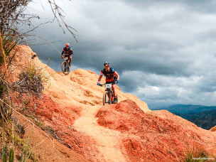 Un raid multisport en Equateur c'est Huairasinchi une course d'orientation et d'aventures au programme : VTT, trekking, escalade, kayak... La course fait partie du Championnat du Monde d'aventures Multisports.