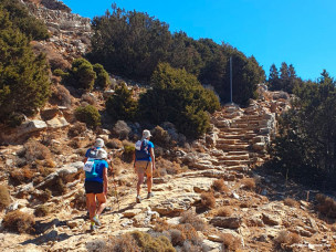 Un trek orientation 100% féminin en Grèce sur l'île de Sifnos, une aventure par Aventura Trek à découvrir 