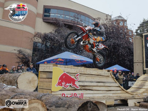 hard-enduro-red-bull-outliers-challenge-ktm-moto-motocross-competition-canada-yamaha