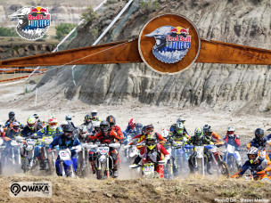 hard-enduro-red-bull-outliers-challenge-ktm-moto-motocross-competition-canada-desert