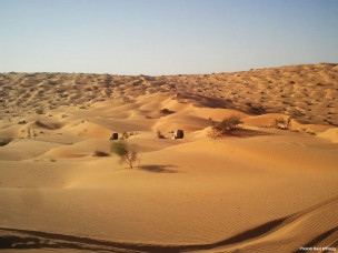 Raid M’Razig, raid 4x4 Tunisie, aventure désert, Grand Erg Oriental, Es Souida, off-road Tunisie, rallye-raid, voyage 4x4, bivouac désert, raid tout-terrain, raid aventure, raid Sahara, tourisme aventure Tunisie, 4x4 en Tunisie, road trip désert