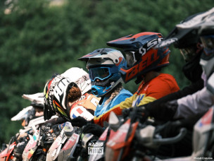 enduro feminin, endurose, course enduro moto, 125 enduro, 250 enduro, 450 enduro, offroad, enduro filles, enduro pour femmes, enduro rose