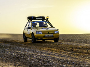 raid stars maroc, raid aventure années 80, voitures françaises vintage, raid solidaire maroc, road-trip sahara, navigation au cap, raid automobile maroc, raid maroc 2026, bivouac désert maroc, raid étudiant, raid féminin, voitures anciennes raid, ambiance paris dakar vintage