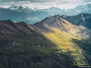 Relevez le défi du GravelMan Annecy ! Vivez une aventure cycliste en totale autonomie entre lac et sommets alpins. Parcours Gravel ou Route de 60 à 500 km.
