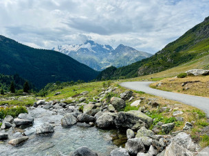 Participez à l'Extrema Cycling en Haute-Tarentaise ! Une aventure cycliste sur route en semi-autonomie avec campement de base. Sortez de votre confort !