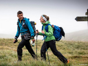 Ultra-trail hivernal extrême en Angleterre, la Montane Winter Spine Race propose 431 km non-stop sur le Pennine Way. Une course en autonomie dans des conditions glaciales, réservée aux athlètes expérimentés.