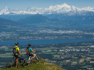 Relevez le défi de la Lyon-Genève Ultra Night Ride ! 300 km de nuit à vélo de route, moins de 24h d'effort jusqu'au sommet du Jura. Une aventure unique.