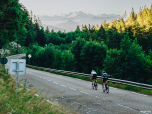 Relevez le défi de la Lyon-Genève Ultra Night Ride ! 300 km de nuit à vélo de route, moins de 24h d'effort jusqu'au sommet du Jura. Une aventure unique.