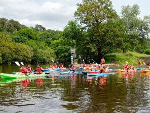 Participez aux Raids Dingues du Blavet (Morbihan) ! Un événement multisport fun et nature mêlant trail, VTT, kayak et paddle. Relevez le défi en équipe sur 1 ou 2 jours.