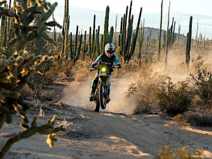 Baja 1000, course off-road Mexique, rallye-raid tout-terrain, SCORE International, aventure moto désert, Trophy Truck, rallye désert Basse-Californie