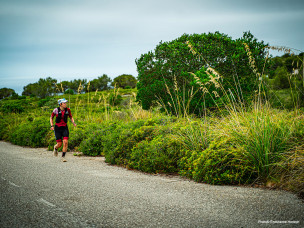 Gravel & Trail Challenge Costa Brava : gravel et trail en 3 étapes entre les massifs de Cadiretes et Gavarres. Aventure outdoor non compétitive, sur owaka.com.