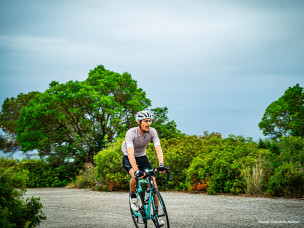 Gravel & Trail Challenge Costa Brava : gravel et trail en 3 étapes entre les massifs de Cadiretes et Gavarres. Aventure outdoor non compétitive, sur owaka.com.