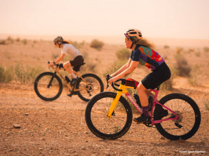 Desert Bike Race : course gravel par étapes dans le Sahara tunisien du 11 au 18 octobre. Race 425 km ou Experience 250 km. Tarifs, formats et programme.