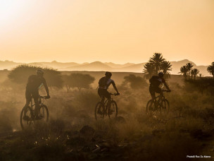 Une course de VTT au Maroc, un défi à travers les dunes et montagnes pour les sportifs : Roc Du Maroc 